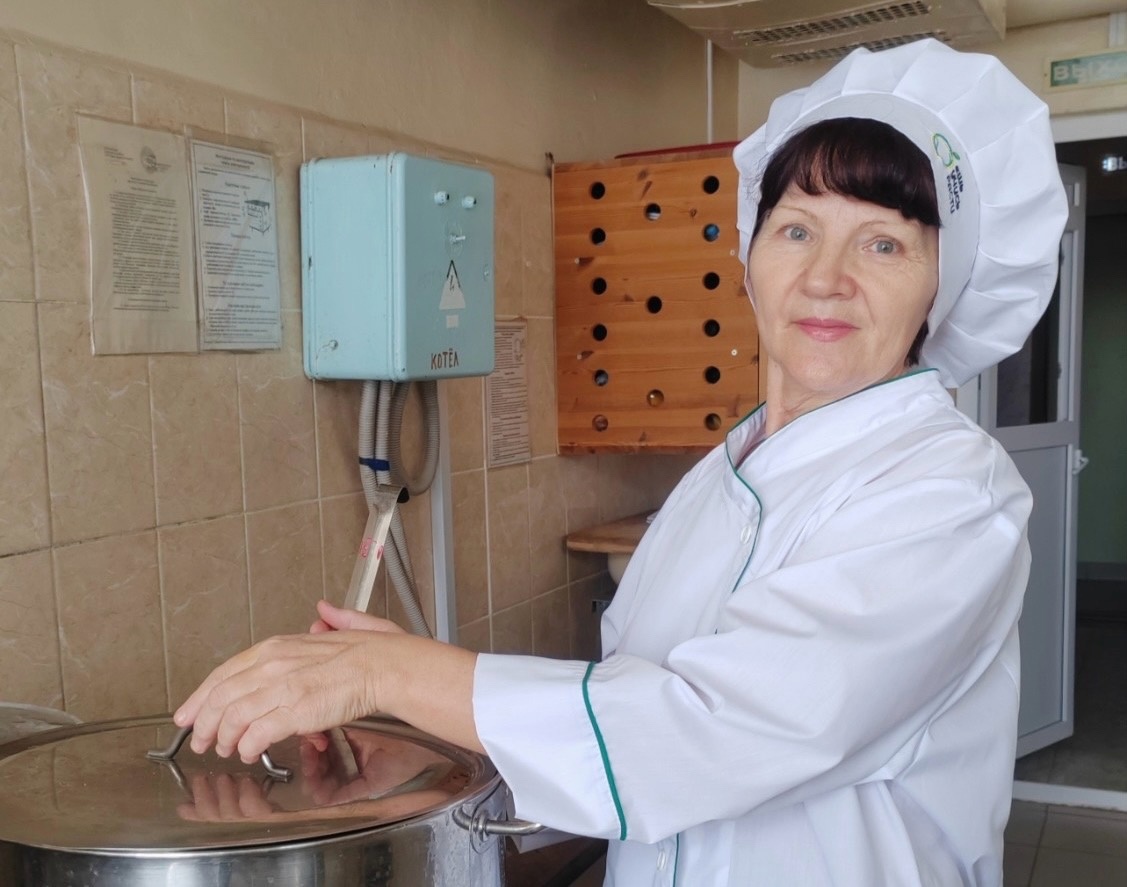 Сегодня рады познакомить вас с шеф-поваром МАДОУ «Детский сад №3» Кузьминой Ольгой Ивановной.